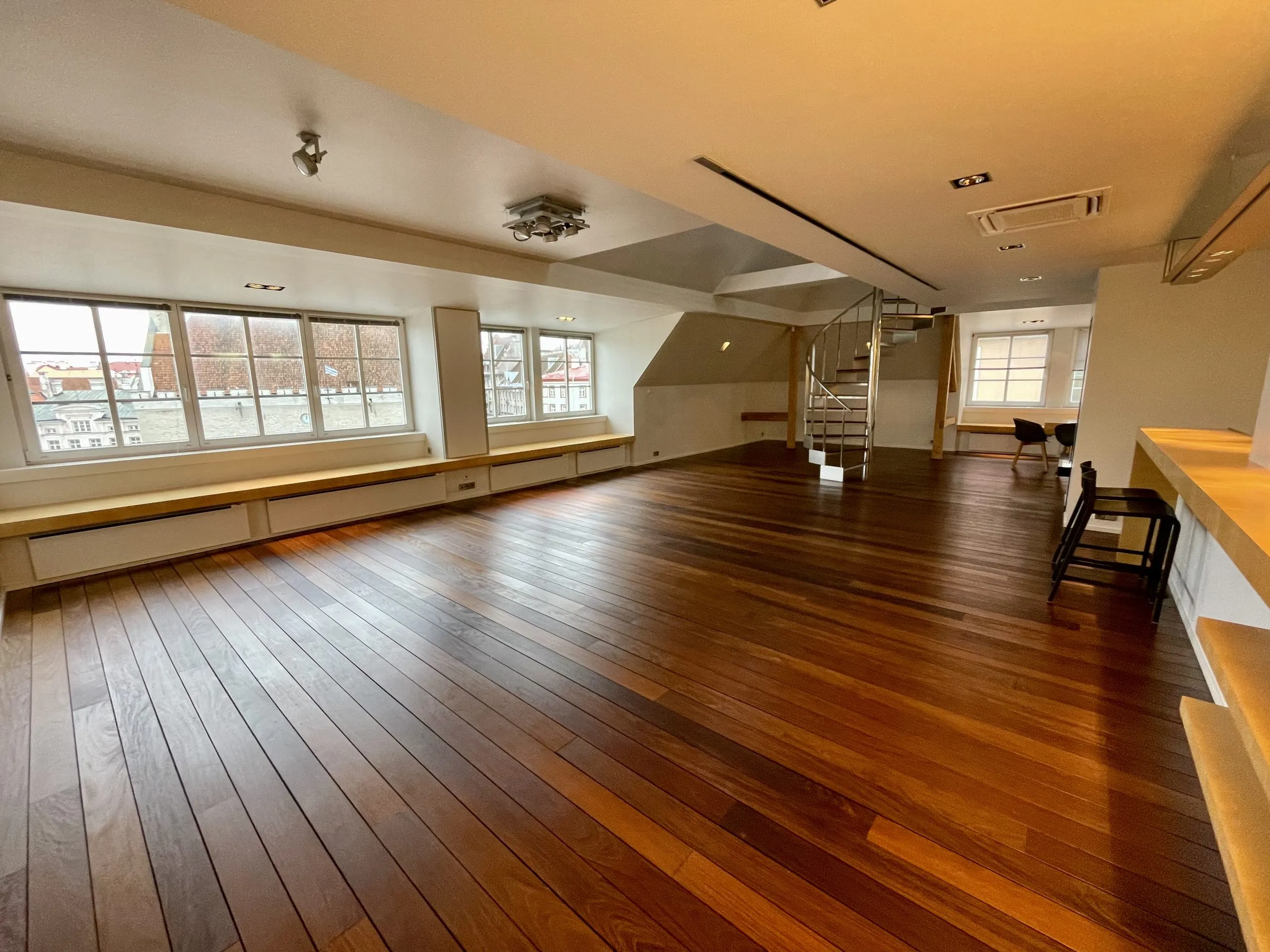 Raekoja penthouse, 8