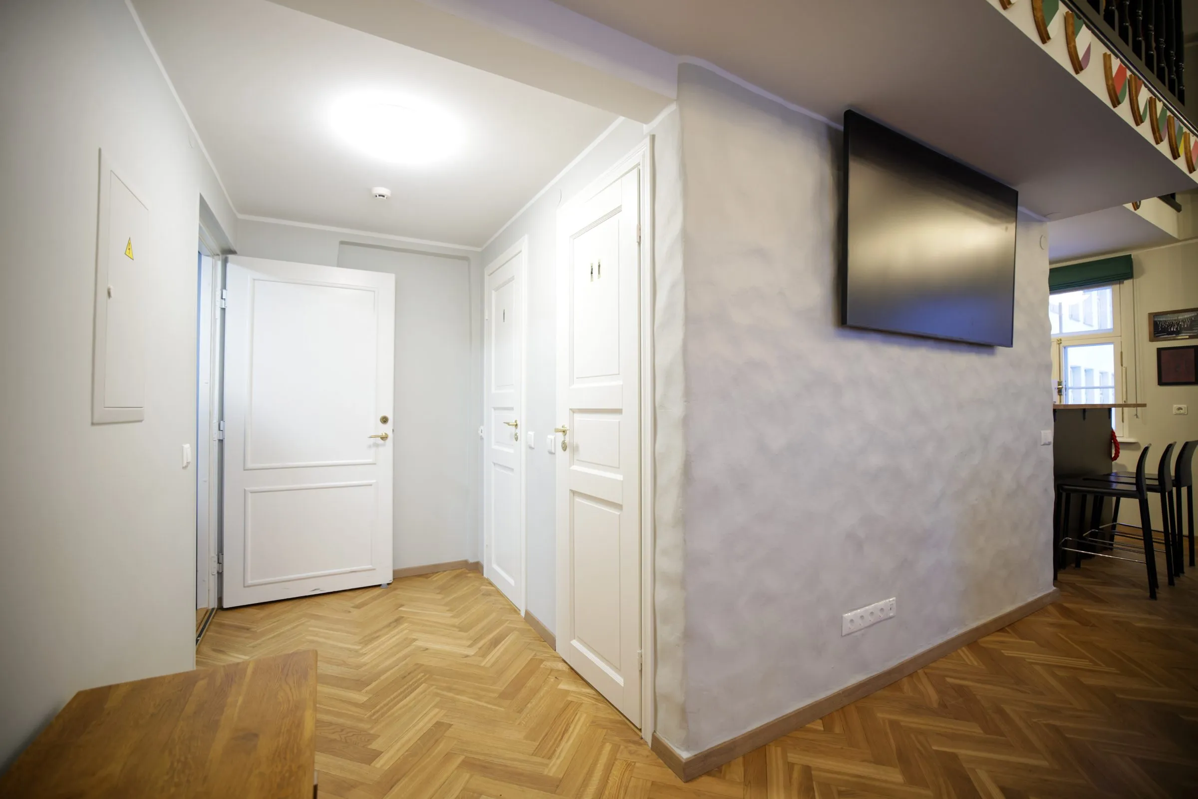 Korporatsiooni­hoone, 24
